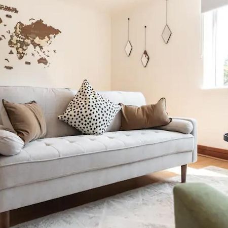 Metropolitan - 2 Bed, Private Parking Apartment, Great Commercial Home From Home Stay! サウサンプトン エクステリア 写真