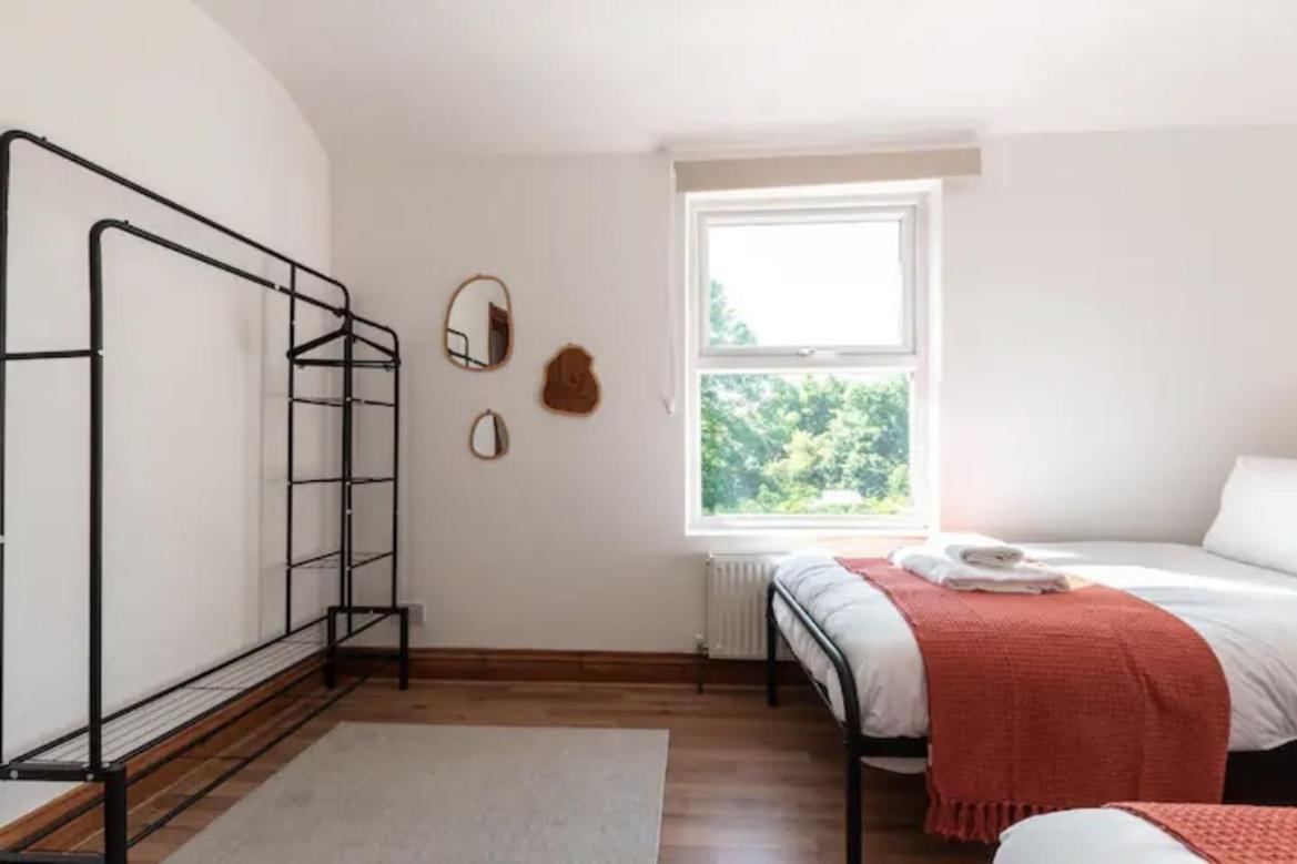 Metropolitan - 2 Bed, Private Parking Apartment, Great Commercial Home From Home Stay! サウサンプトン エクステリア 写真