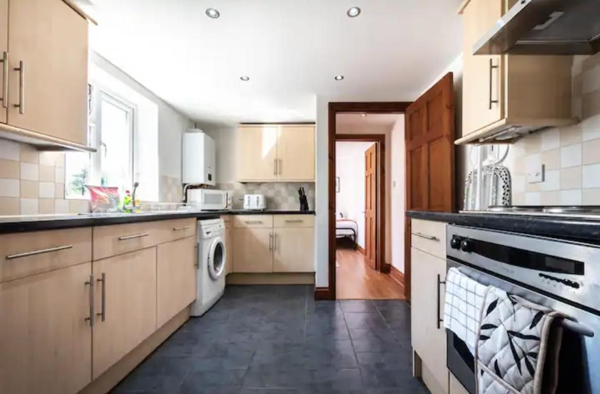 Metropolitan - 2 Bed, Private Parking Apartment, Great Commercial Home From Home Stay! サウサンプトン エクステリア 写真