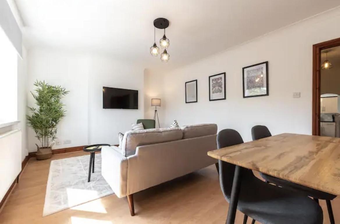 Metropolitan - 2 Bed, Private Parking Apartment, Great Commercial Home From Home Stay! サウサンプトン エクステリア 写真